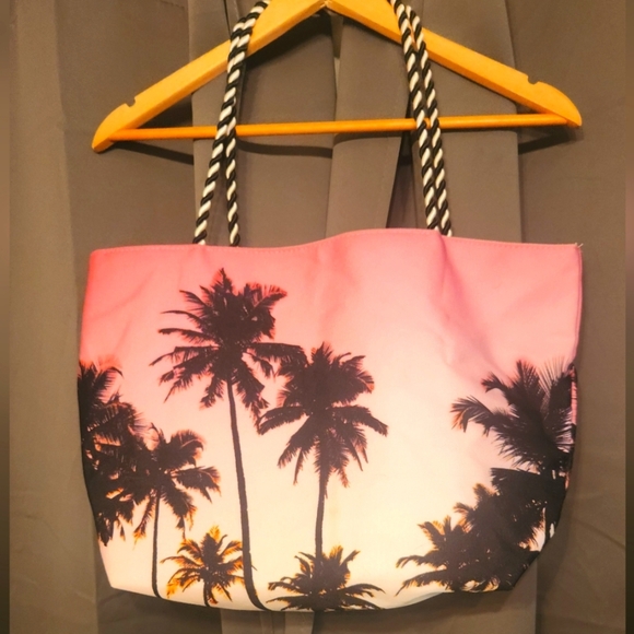 Tropical Palm Print Tote Bag - Pink and Black By Avon NWOT - Picture 1 of 6